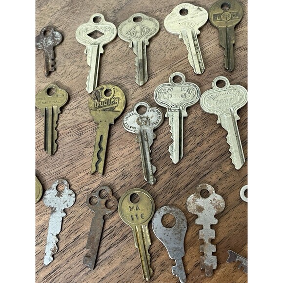 OLD VTG Photo Art JEWELRY STEAMPUNK Corbin Star Cole Hudson Russwin Yale KEY LOT - Picture 3 of 8